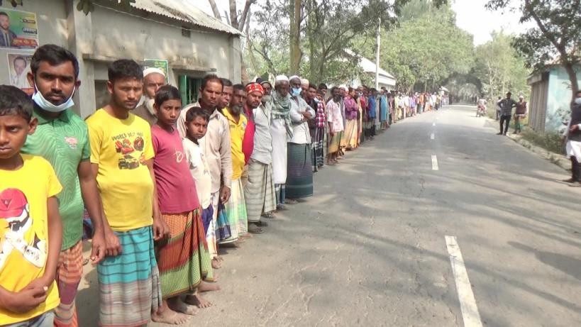 চেয়ারম্যানের বিরুদ্ধে চুরির মামলার প্রতিবাদে সোচ্চার এলাকাবাসী